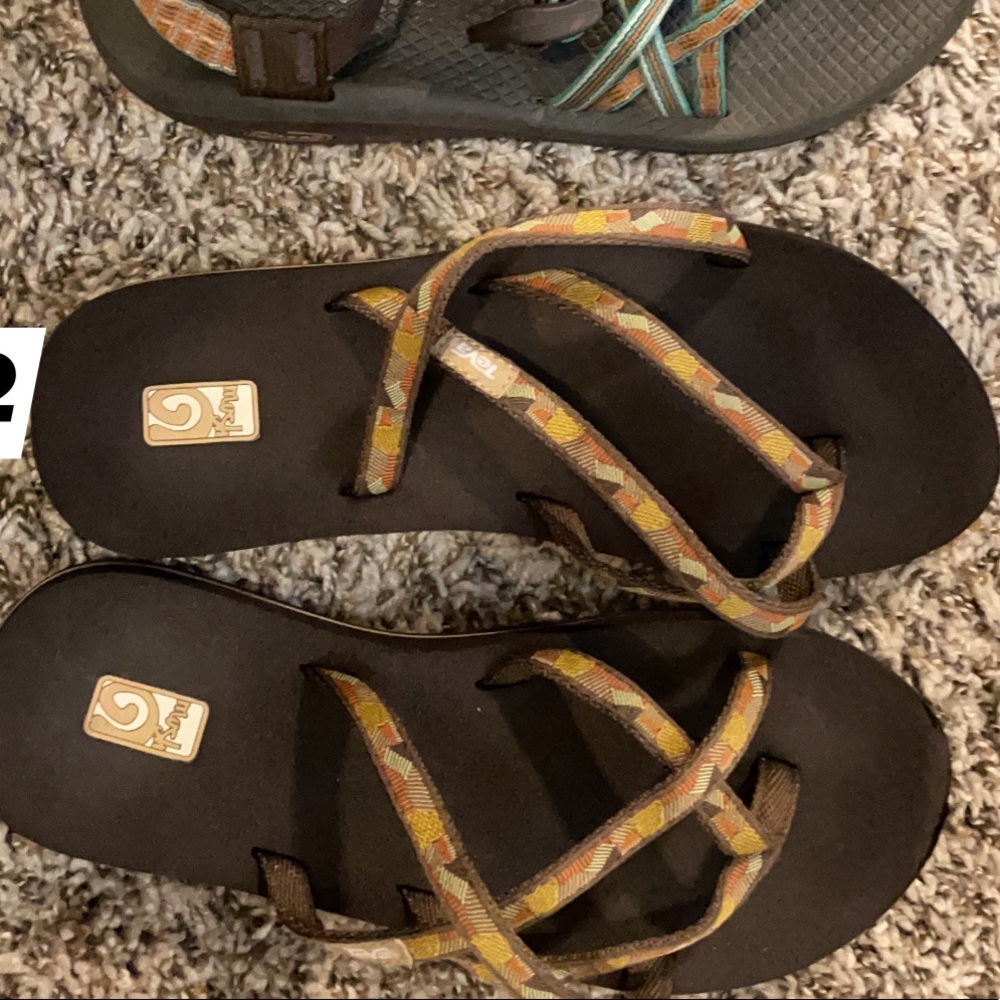 Size 8.5. Flip flop walking sandals worn